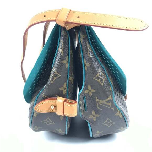 LOUIS VUITTON Brown Monogram Canvas Shoulder Bag - Picture 4 of 16